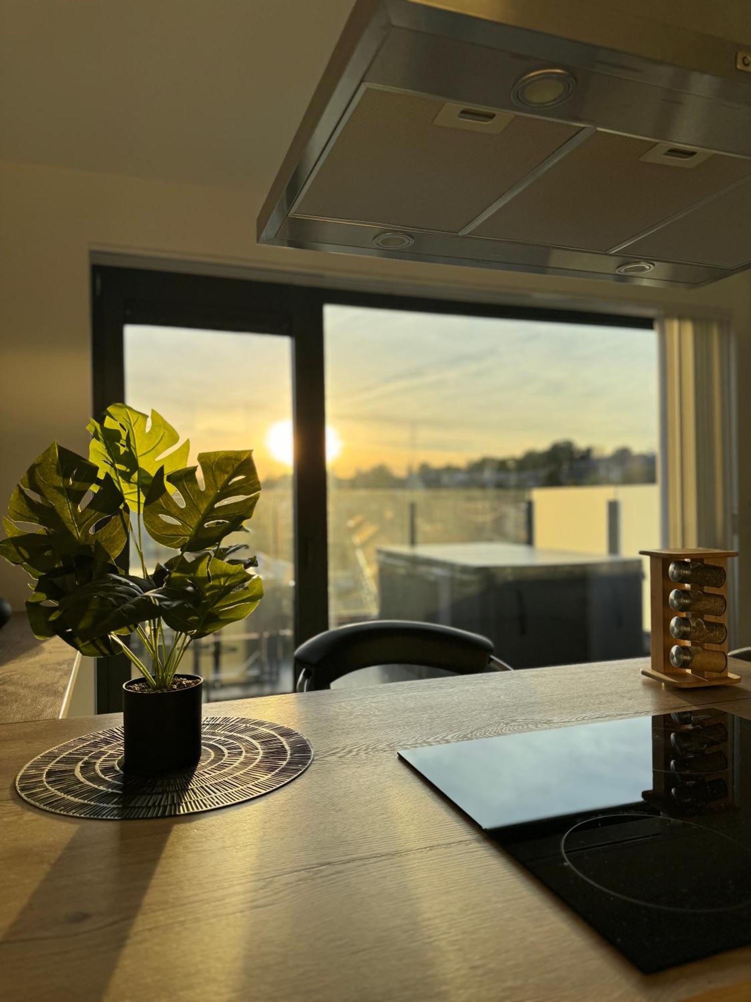 Liege Luxe & Jacuzzi Sous Les Etoiles Appartamento *